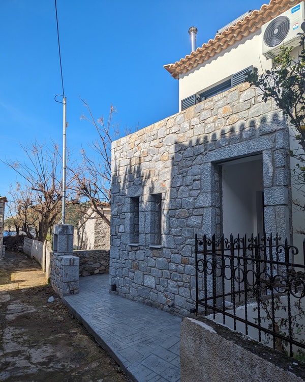 front view of kipaki